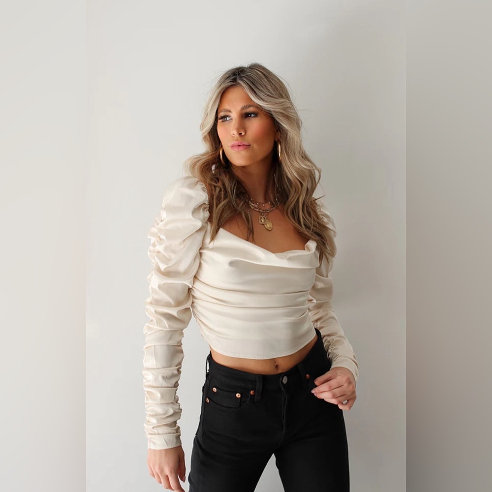 Astr the label top